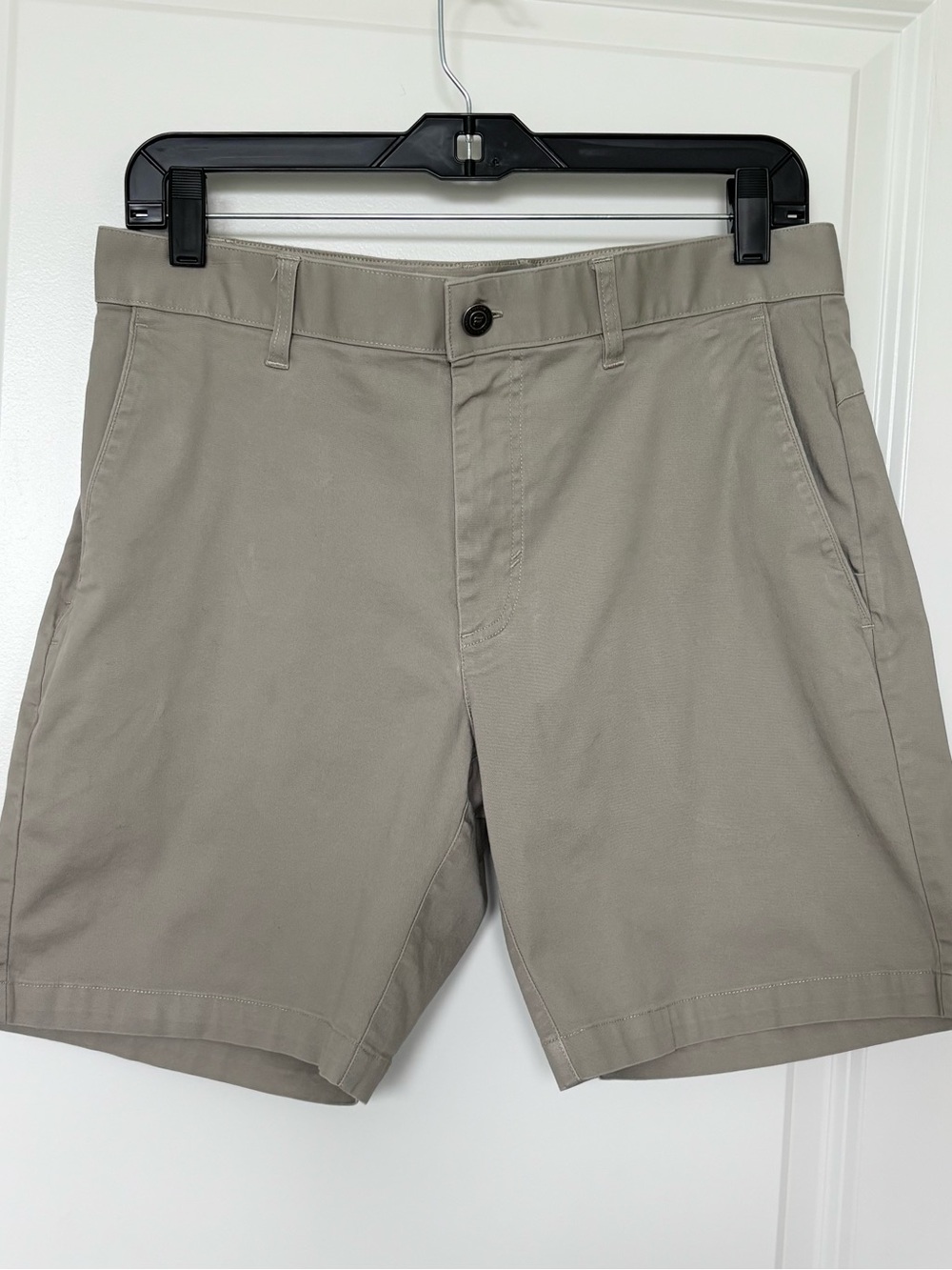 Fabletics Men’s High Side Chino Shorts Size 32 Fresh Taupe 8”